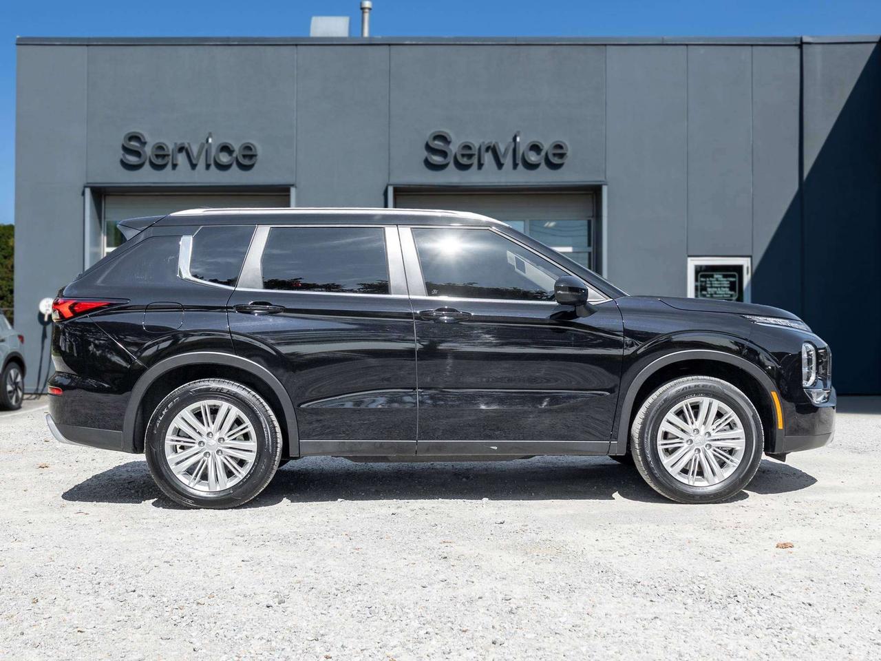 2024 Mitsubishi Outlander SE S-AWC CPO FINANCE RATES FOR AS LOW AS 0.90% Photo4