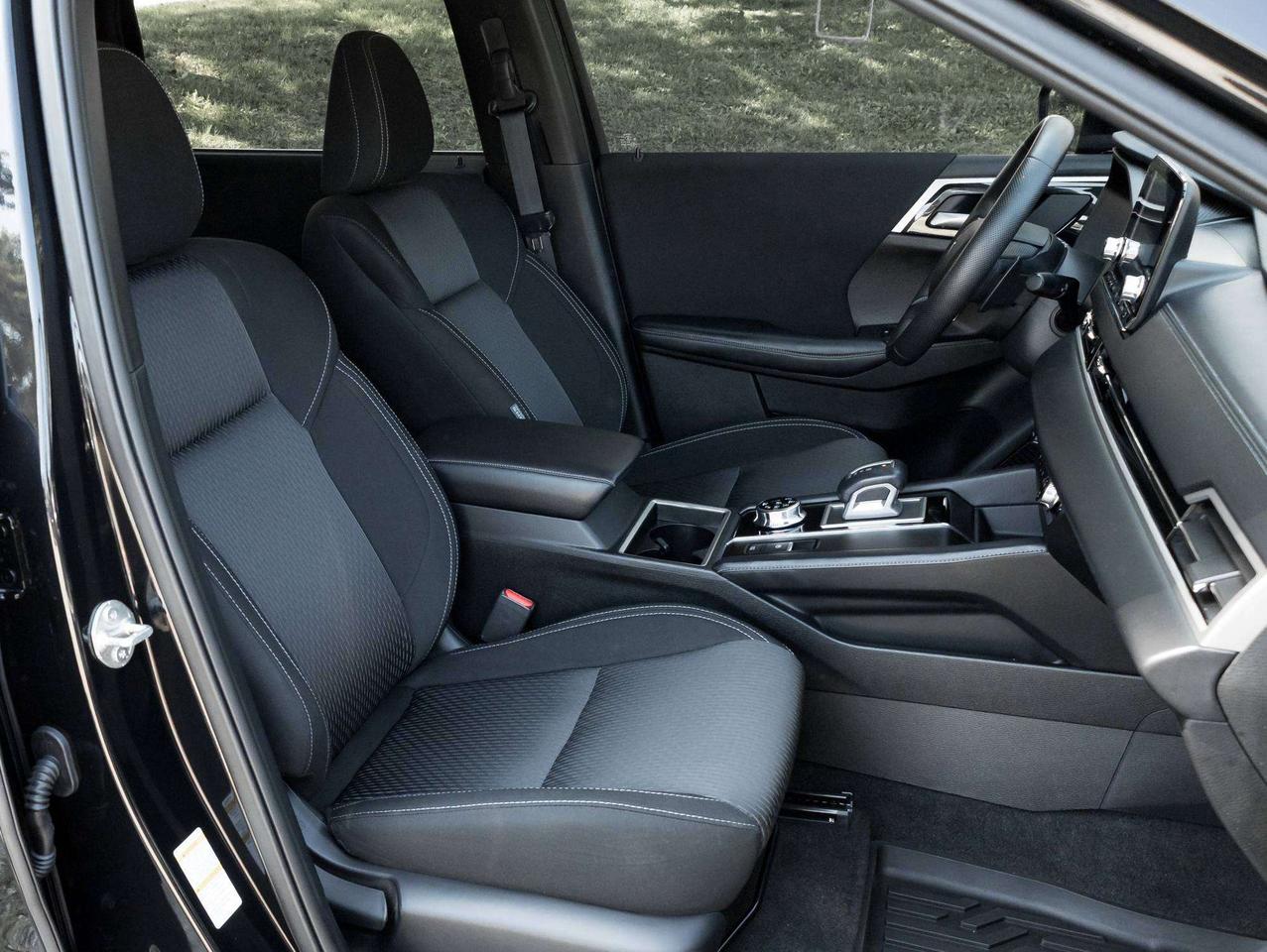 2024 Mitsubishi Outlander SE S-AWC CPO FINANCE RATES FOR AS LOW AS 0.90% Photo