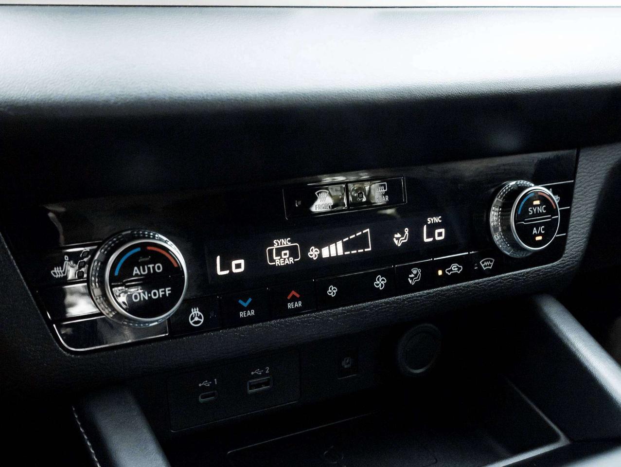 2024 Mitsubishi Outlander SE S-AWC CPO FINANCE RATES FOR AS LOW AS 0.90% Photo