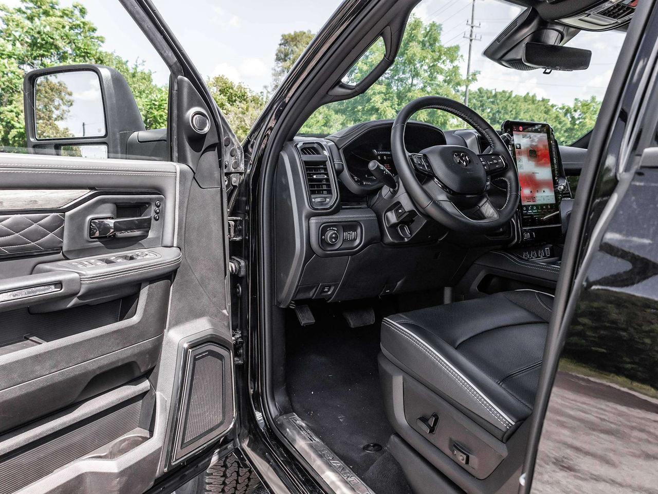 2025 RAM 2500 NIGHT EDITION  5TH WHEEL  SUNROOF Photo