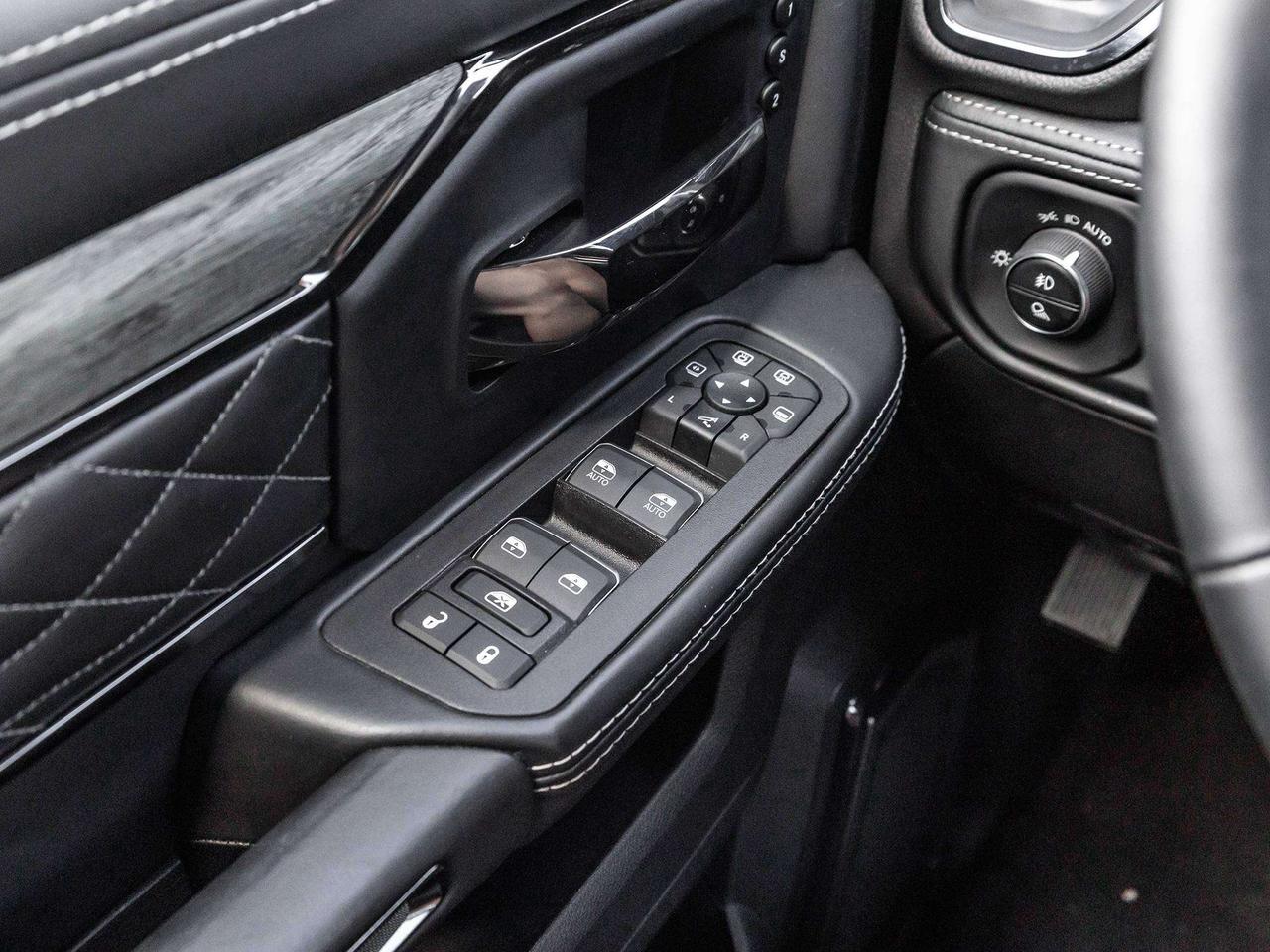 2025 RAM 2500 NIGHT EDITION  5TH WHEEL  SUNROOF Photo