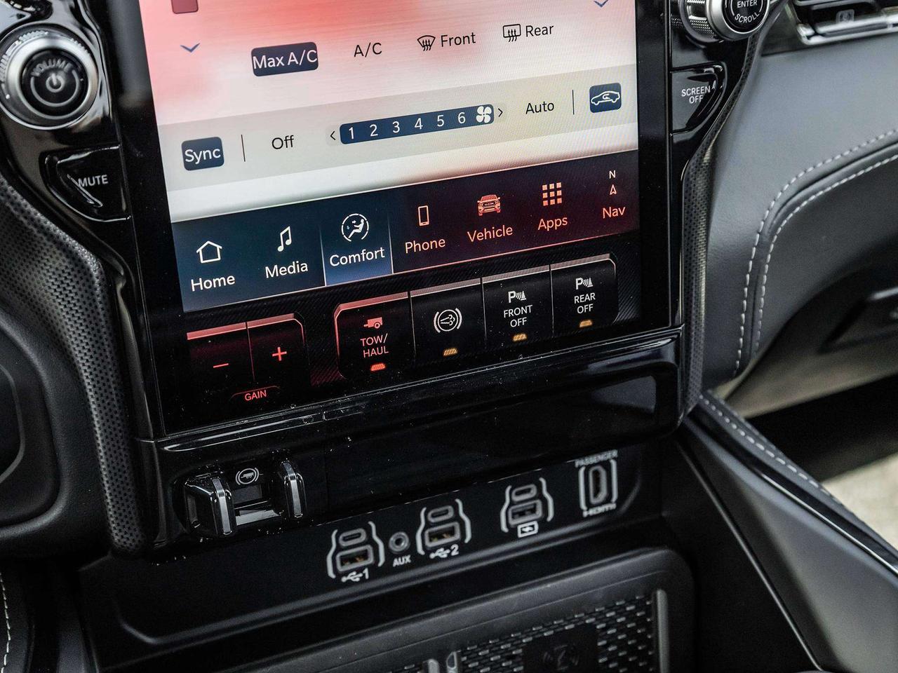 2025 RAM 2500 NIGHT EDITION  5TH WHEEL  SUNROOF Photo