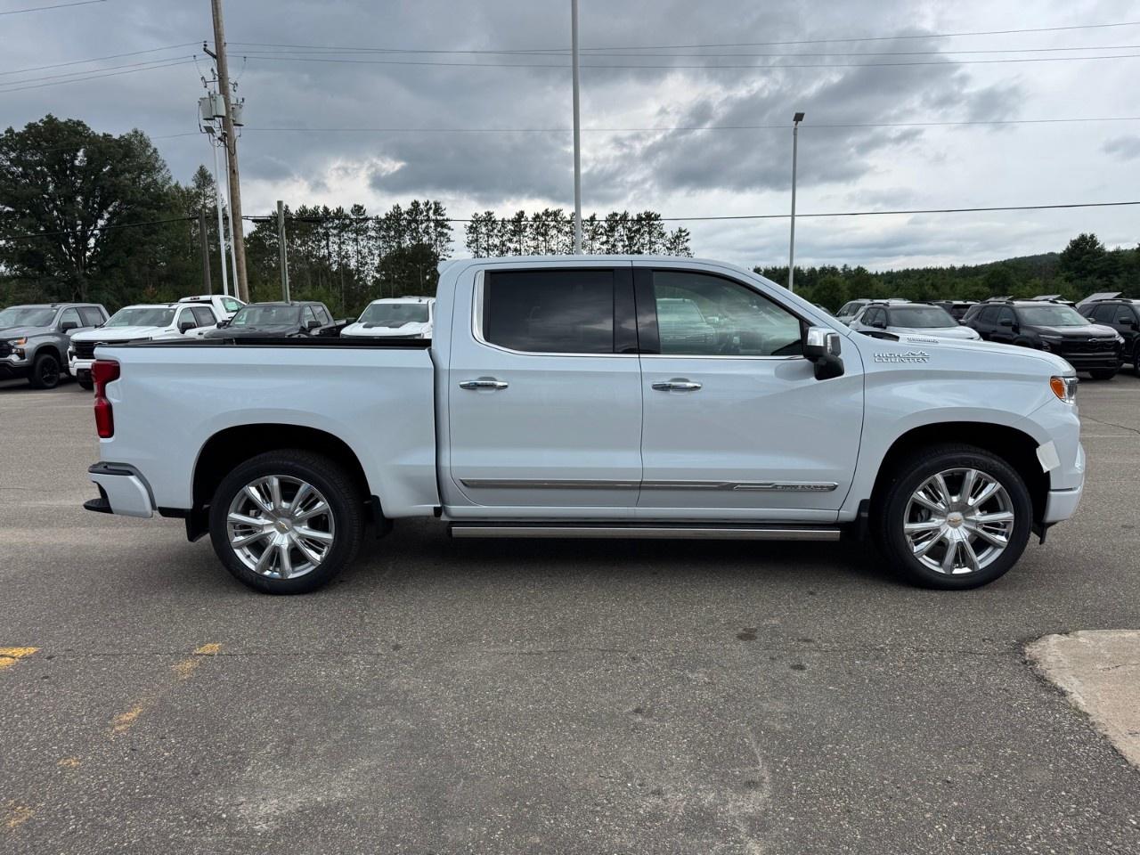 2026 Chevrolet Silverado 1500 Crew Cab Short Box 4-Wheel Drive High Country Photo