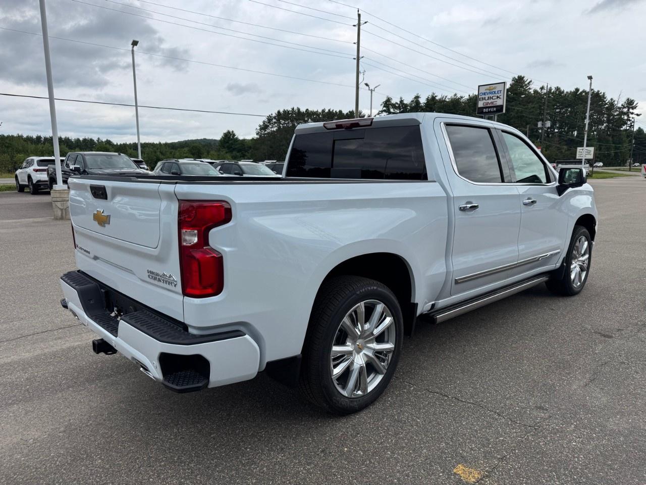 2026 Chevrolet Silverado 1500 Crew Cab Short Box 4-Wheel Drive High Country Photo4