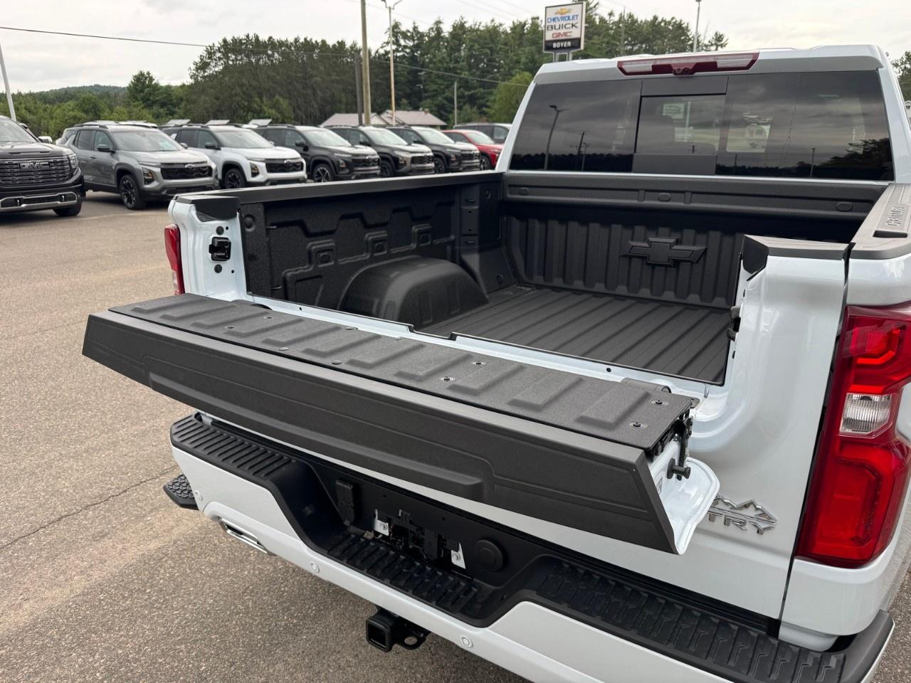 2026 Chevrolet Silverado 1500 Crew Cab Short Box 4-Wheel Drive High Country Photo