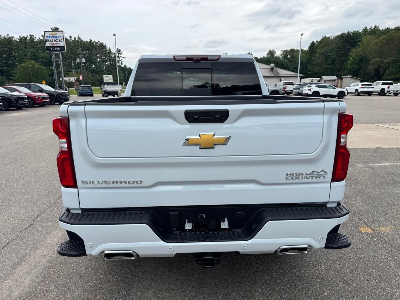 2026 Chevrolet Silverado 1500 Crew Cab Short Box 4-Wheel Drive High Country Photo