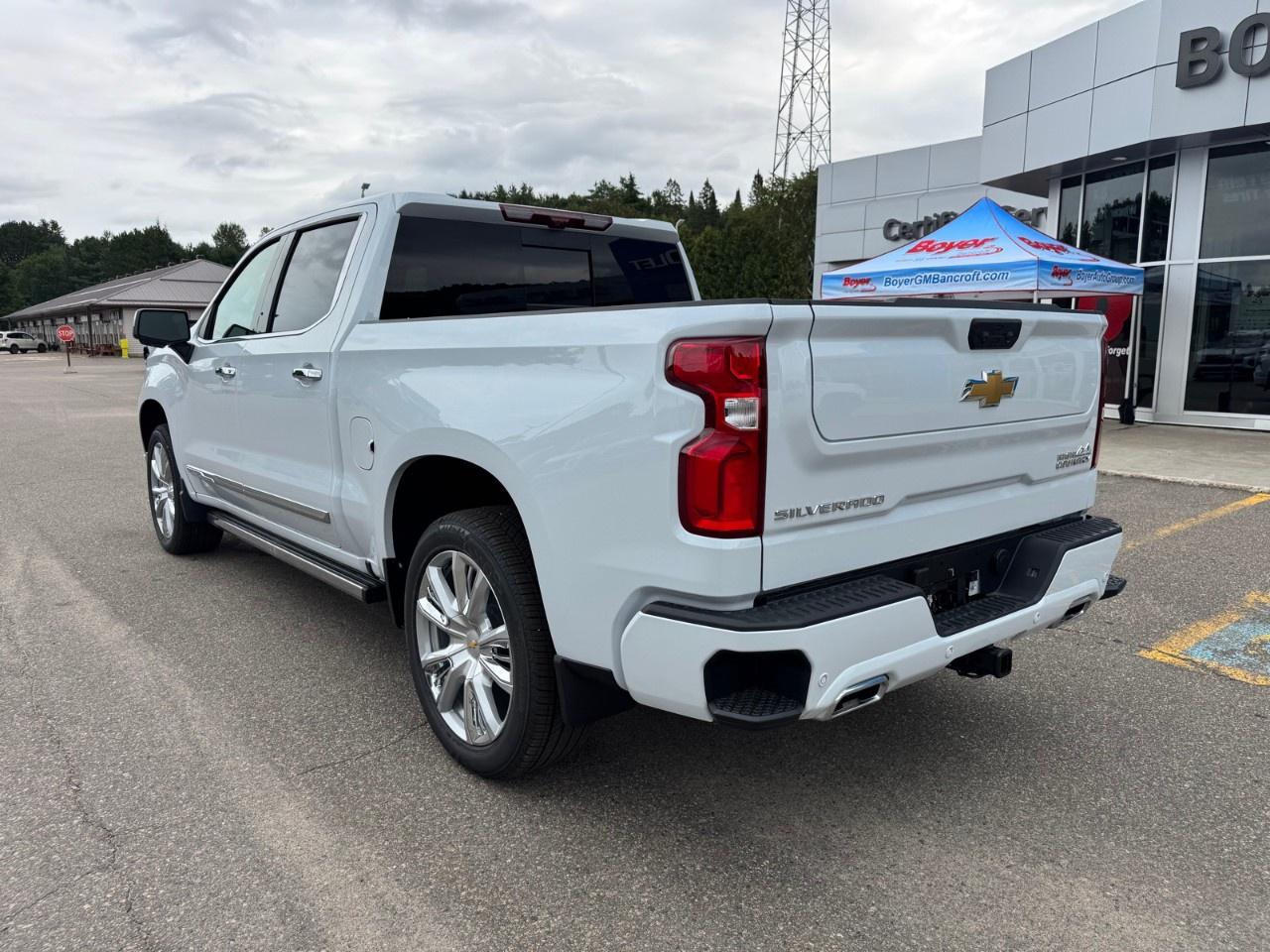2026 Chevrolet Silverado 1500 Crew Cab Short Box 4-Wheel Drive High Country Photo