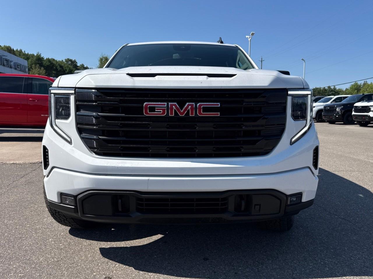2026 GMC Sierra 1500 Crew Cab Short Box 4-Wheel Drive Elevation Photo5