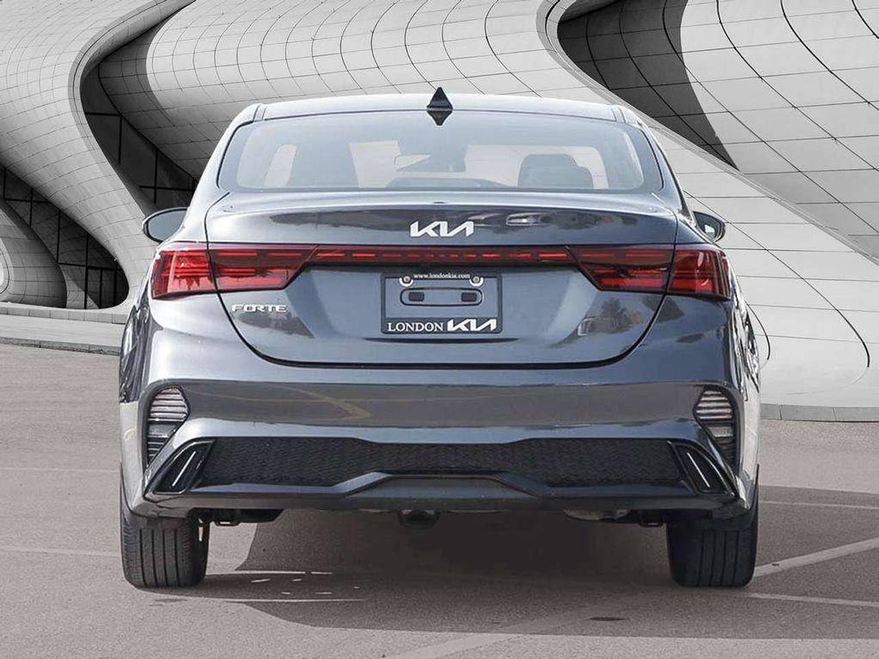 2023 Kia Forte EX+   Sunroof   Apple CarPlay   Heated Seats & Steering Wheel   Blind Spot Detection Photo4