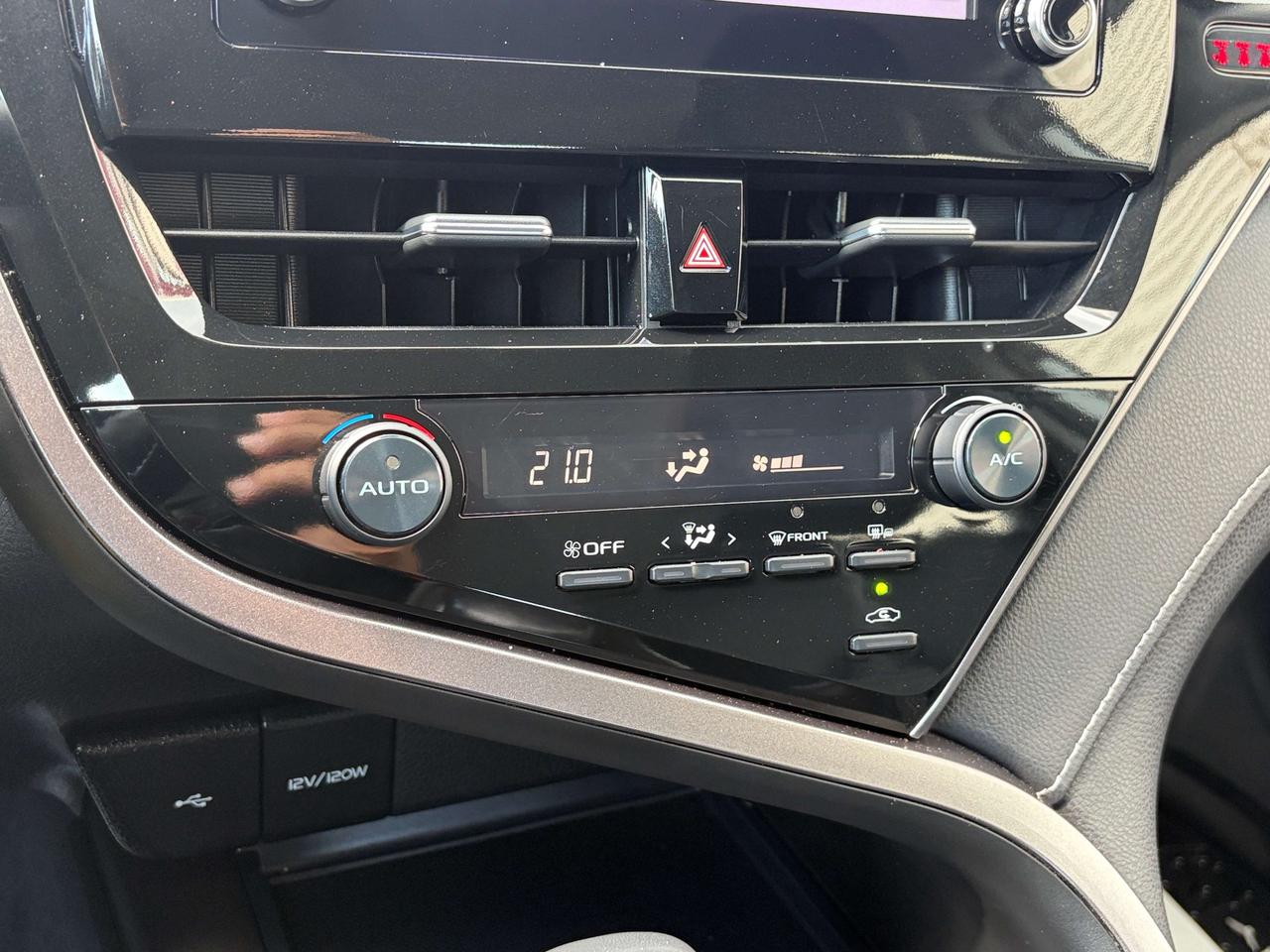 2023 Toyota Camry SE **CALL BELLEVILLE@613-961-8848 FOR INFO Photo