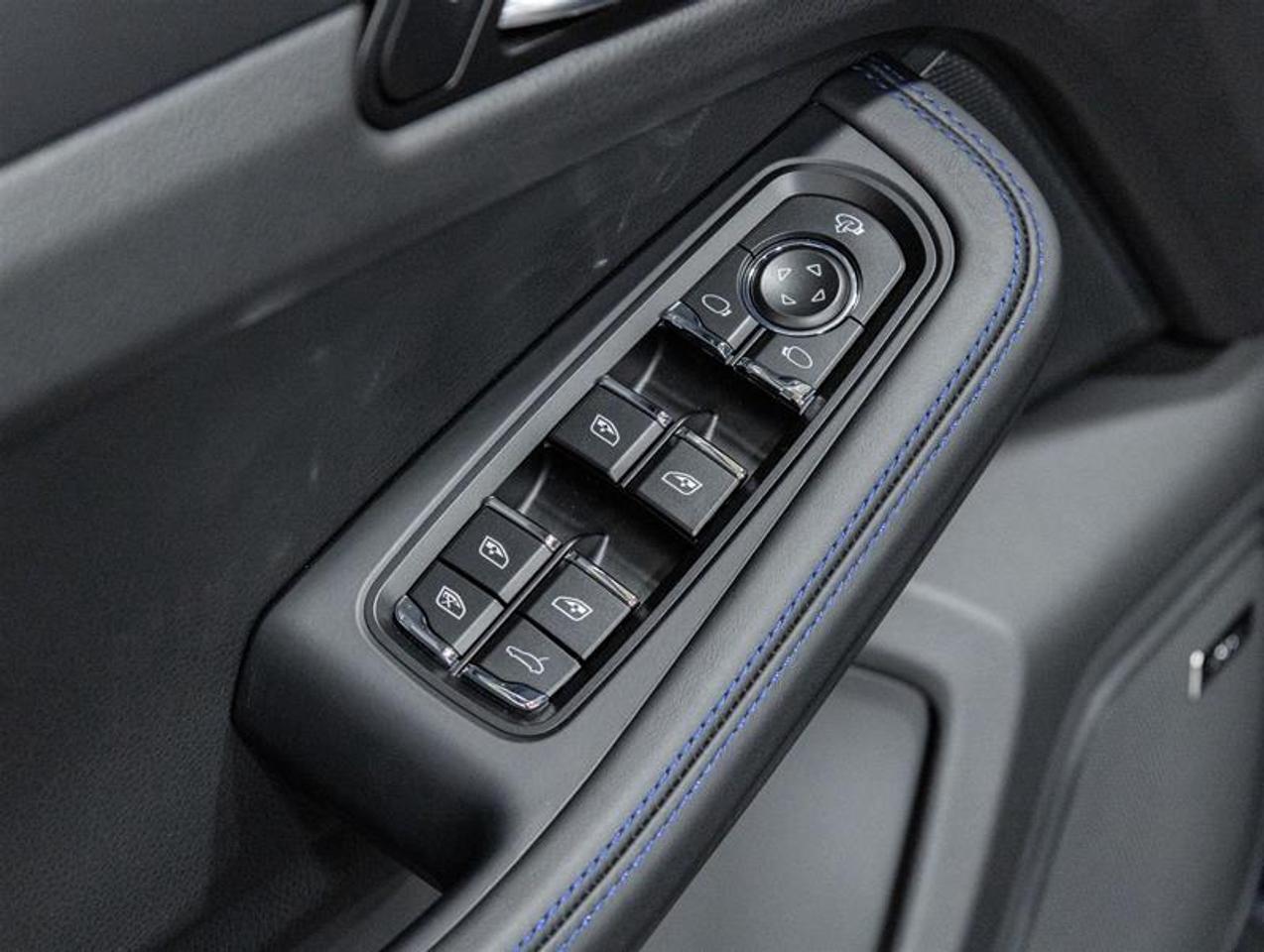 2026 Porsche Macan  Photo