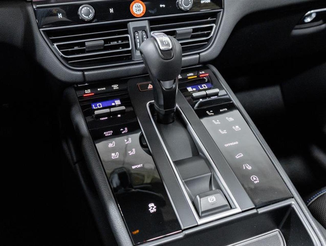 2026 Porsche Macan  Photo