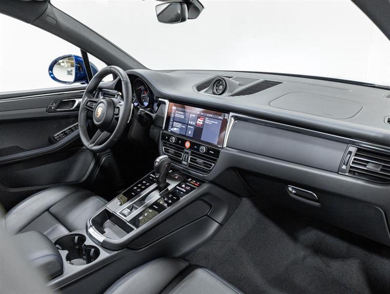 2026 Porsche Macan  Photo