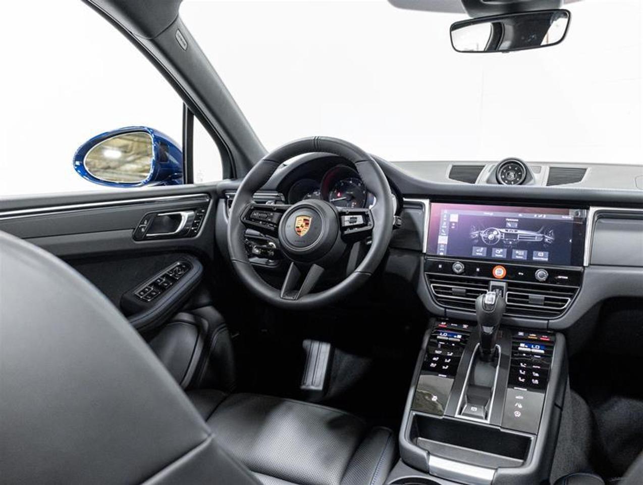 2026 Porsche Macan  Photo