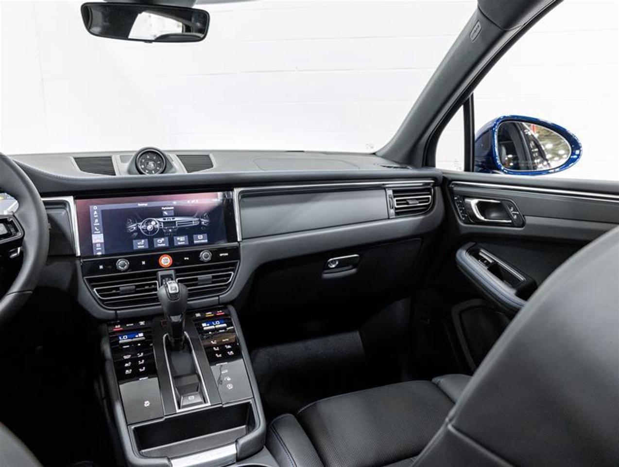 2026 Porsche Macan  Photo
