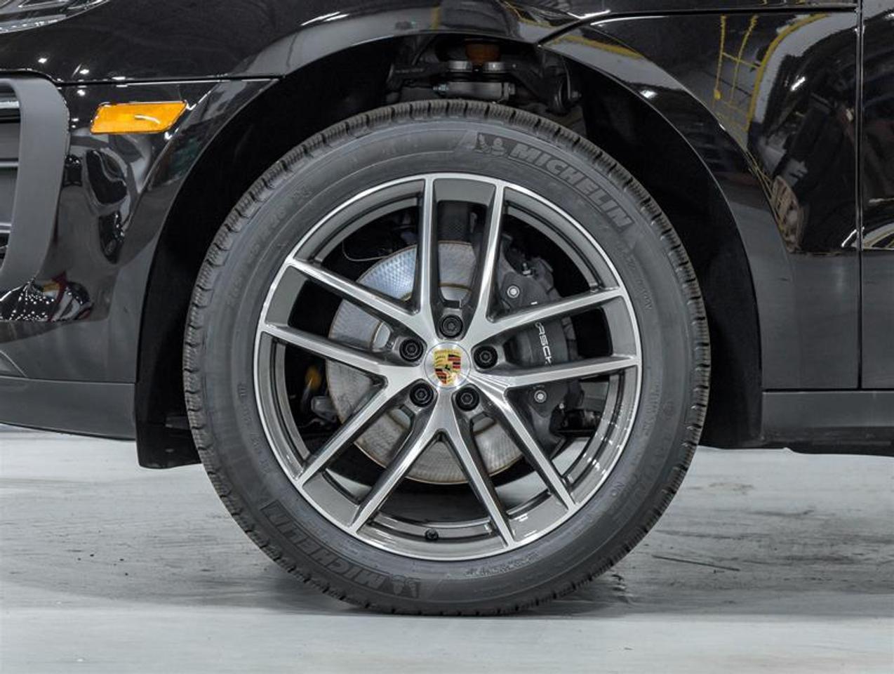 2026 Porsche Macan  Photo4