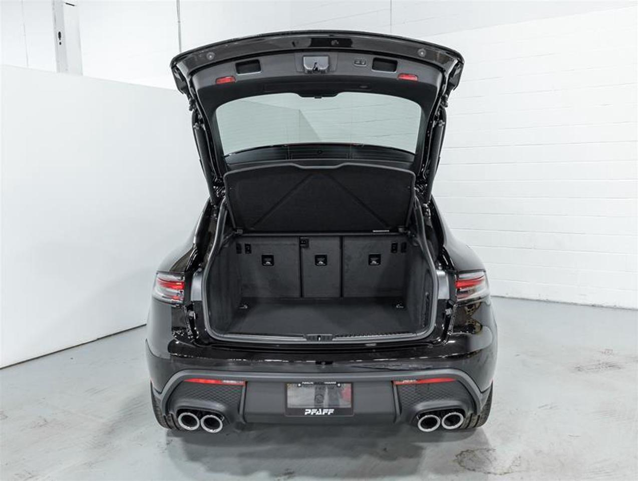 2026 Porsche Macan  Photo