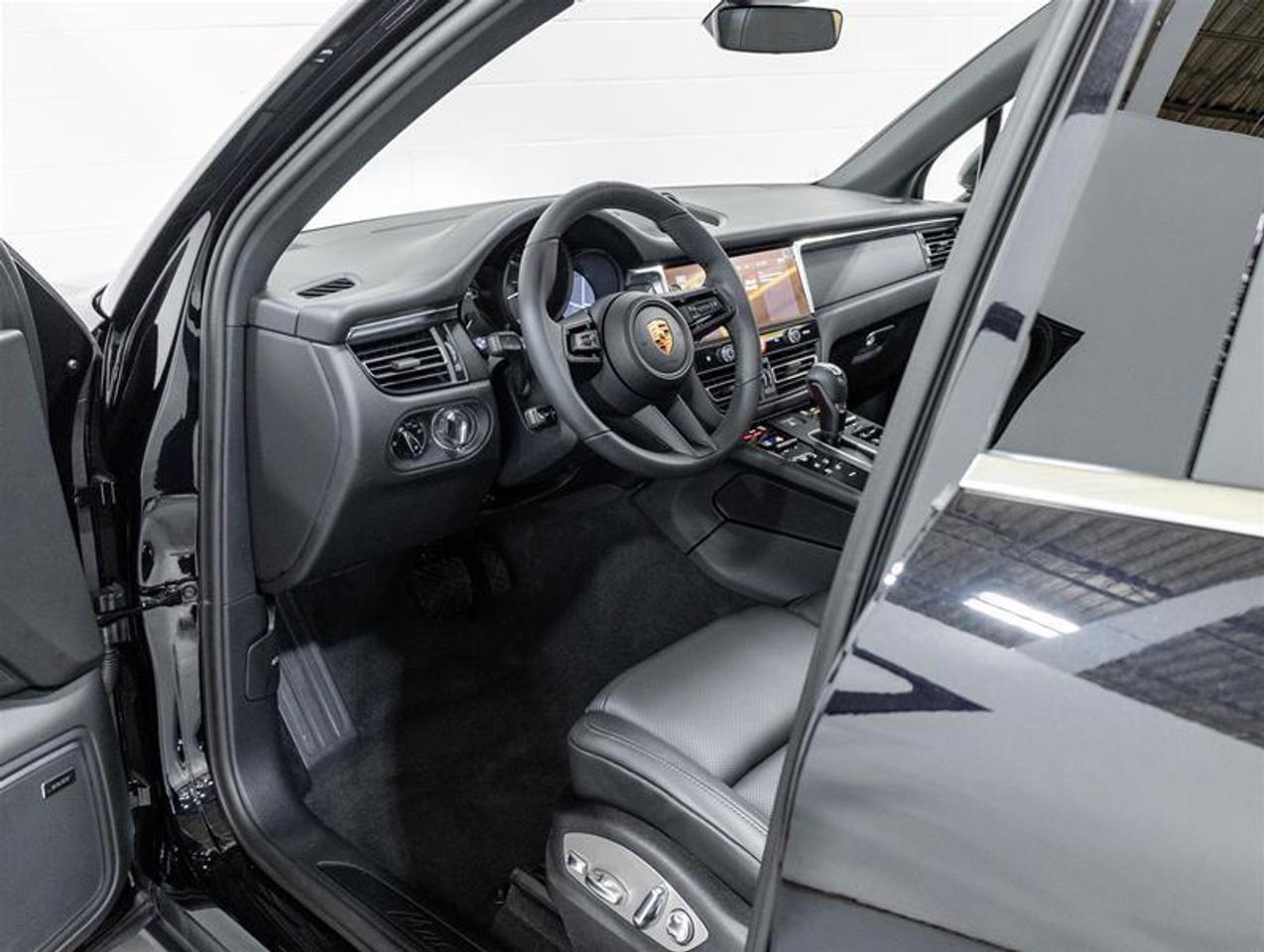 2026 Porsche Macan  Photo