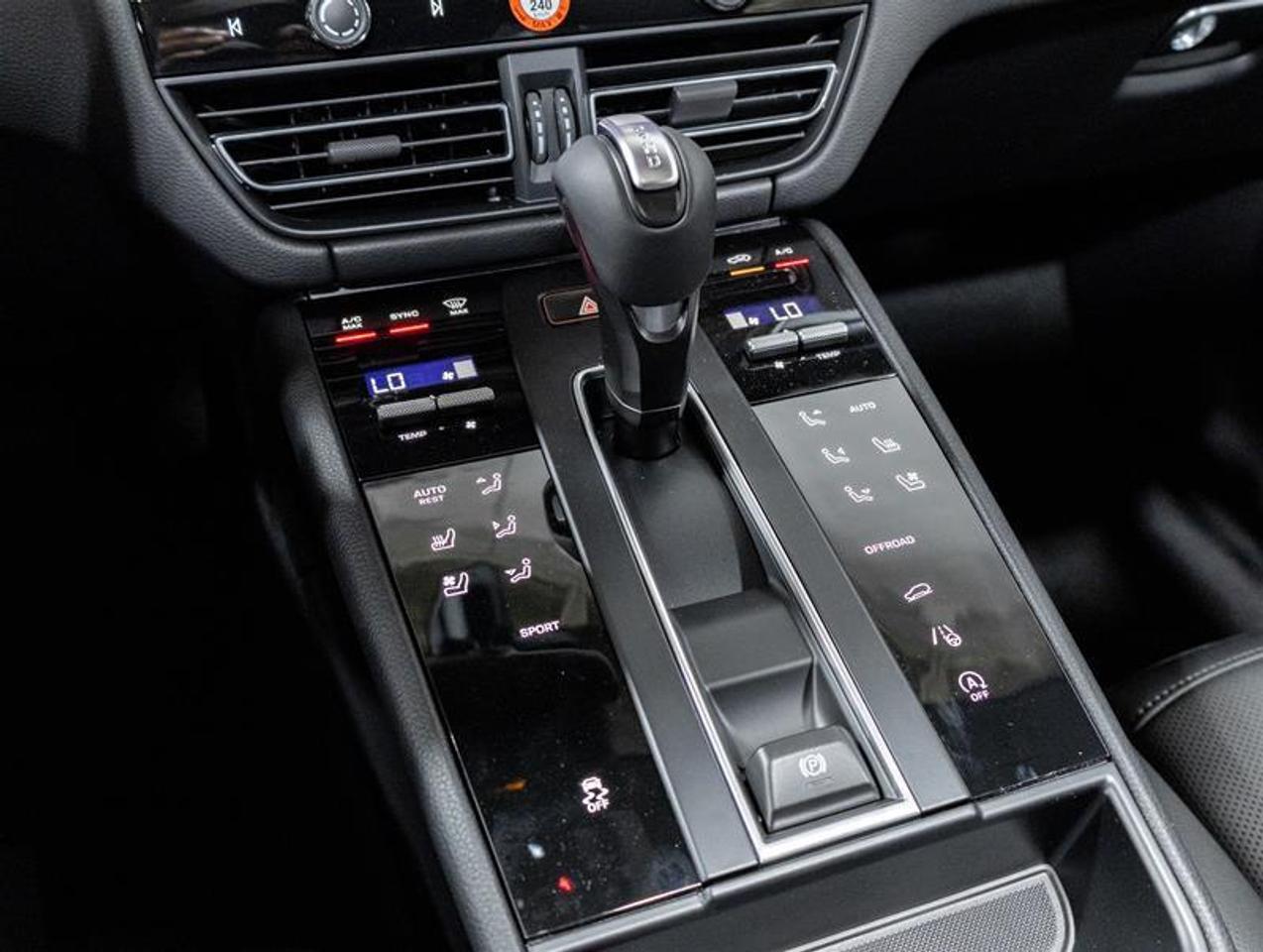 2026 Porsche Macan  Photo