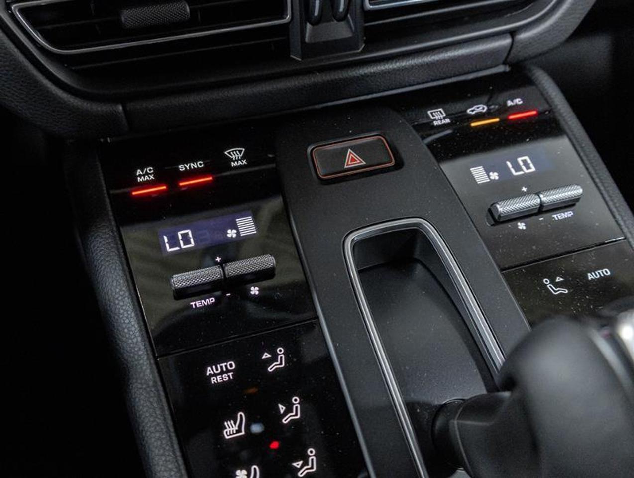 2026 Porsche Macan  Photo