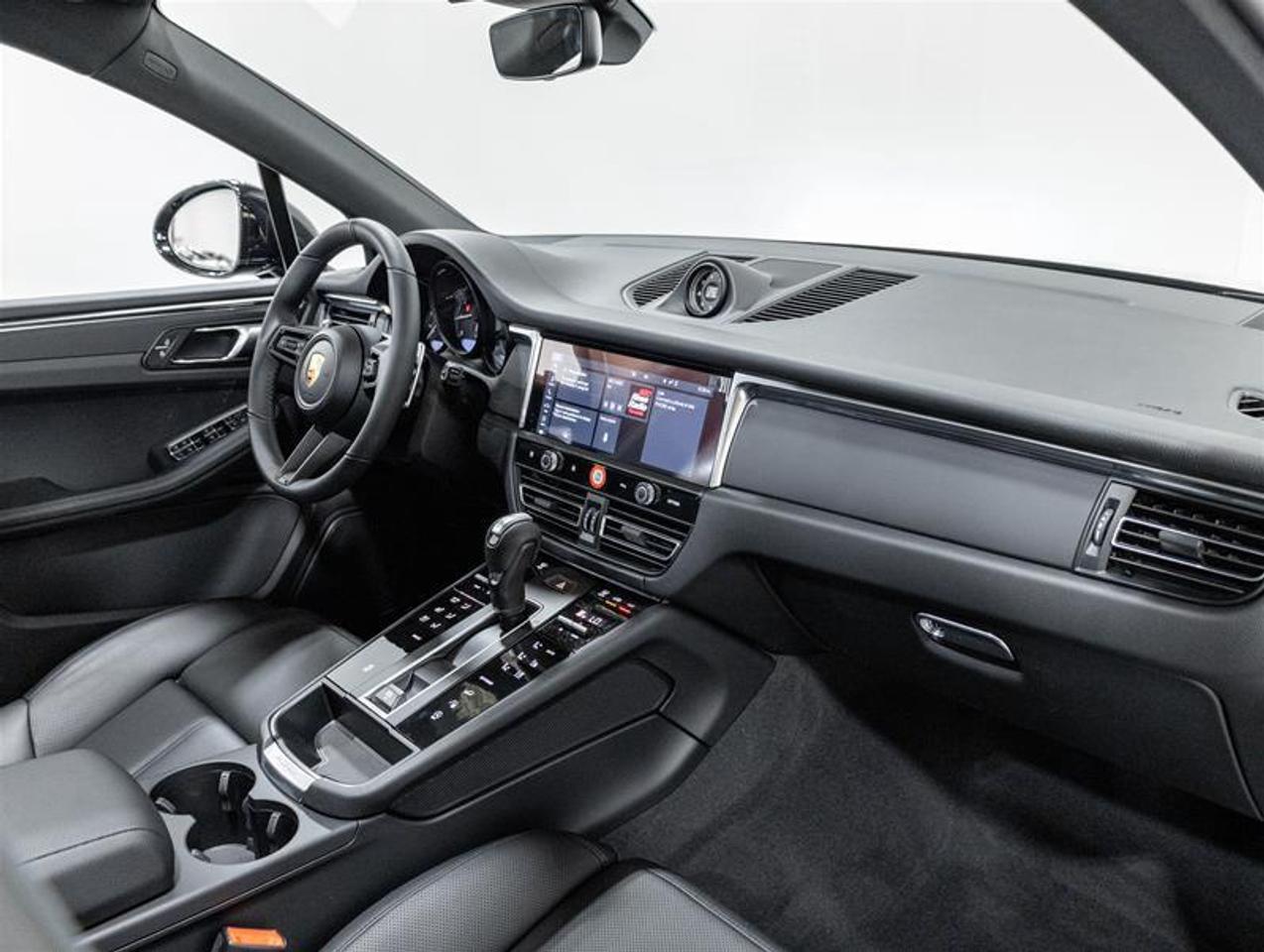 2026 Porsche Macan  Photo