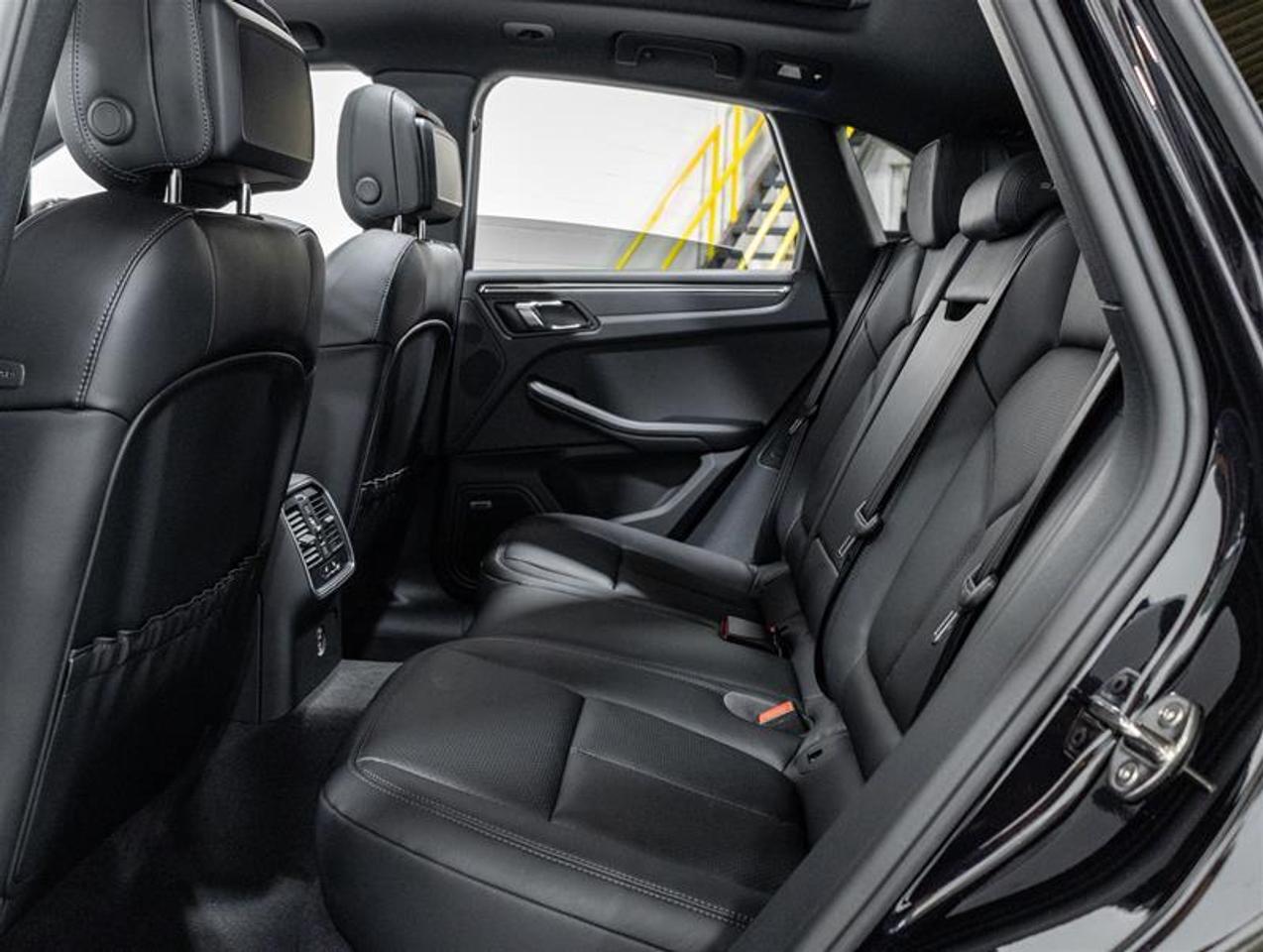 2026 Porsche Macan  Photo