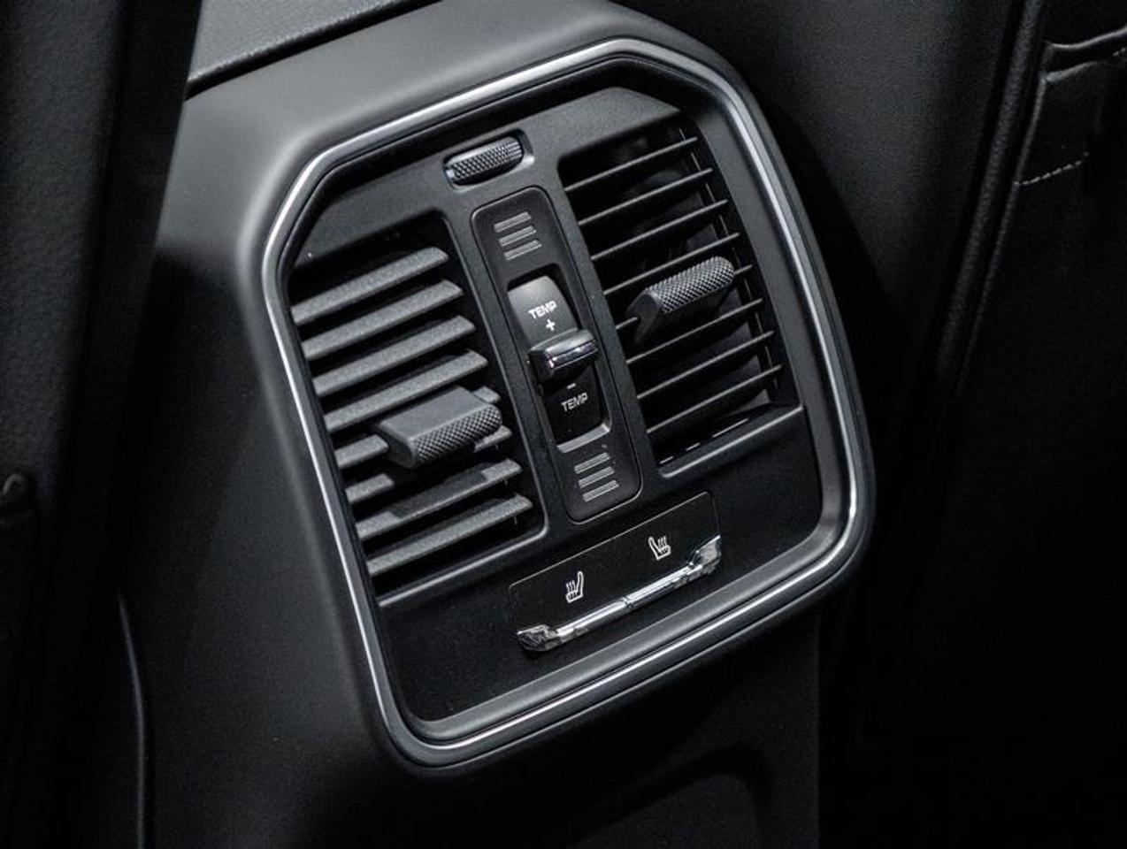 2026 Porsche Macan  Photo