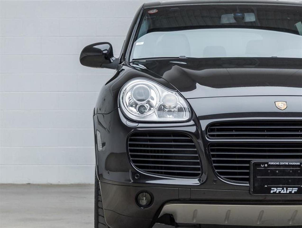2005 Porsche Cayenne  Photo