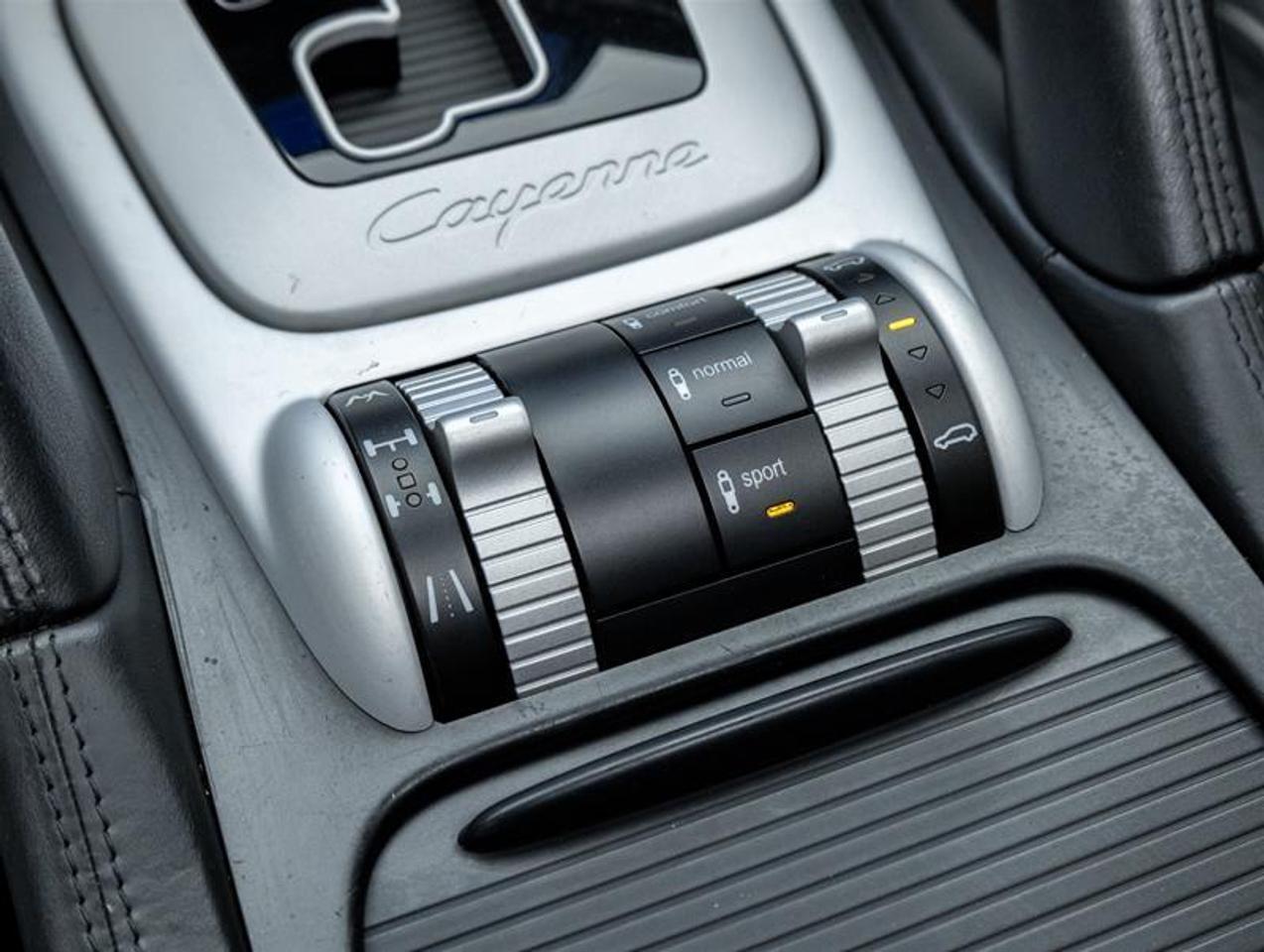 2005 Porsche Cayenne  Photo