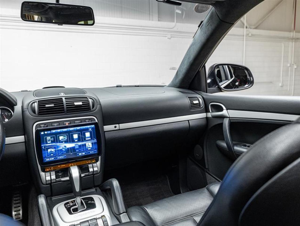 2005 Porsche Cayenne  Photo