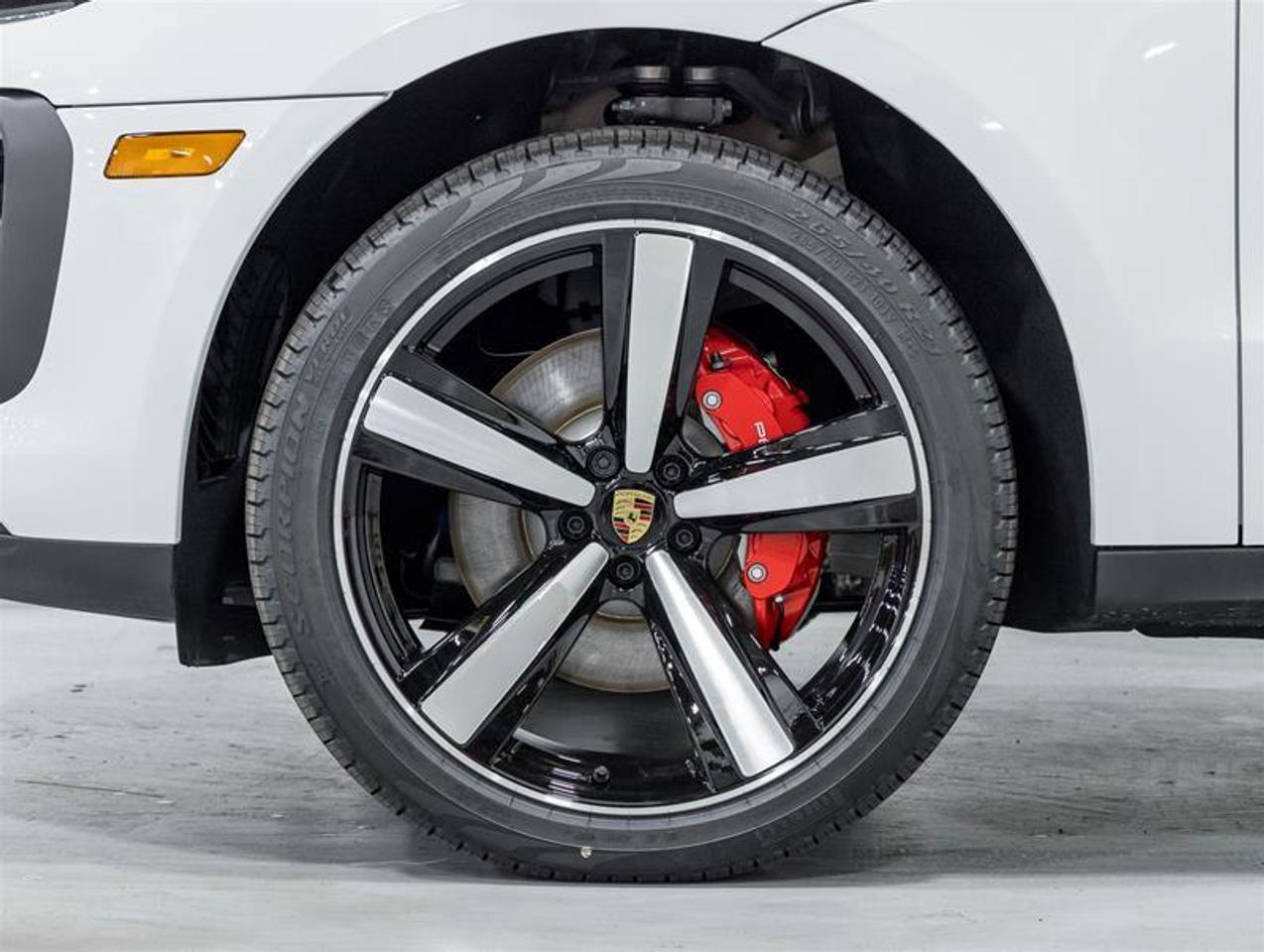 2026 Porsche Macan  Photo4