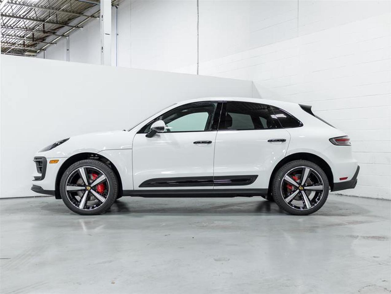 2026 Porsche Macan  Photo3