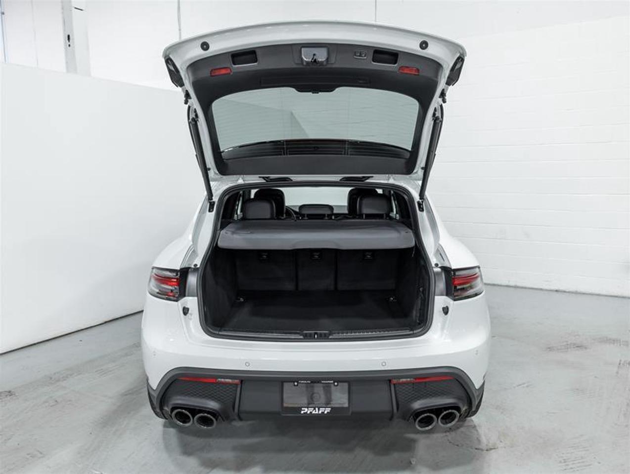 2026 Porsche Macan  Photo