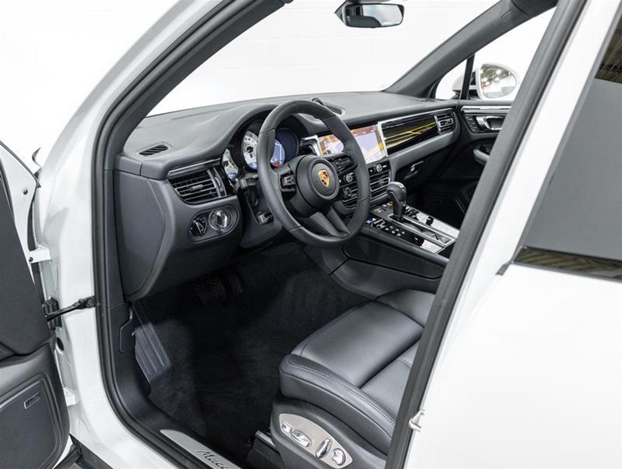 2026 Porsche Macan  Photo