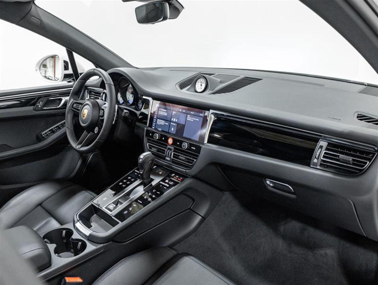 2026 Porsche Macan  Photo