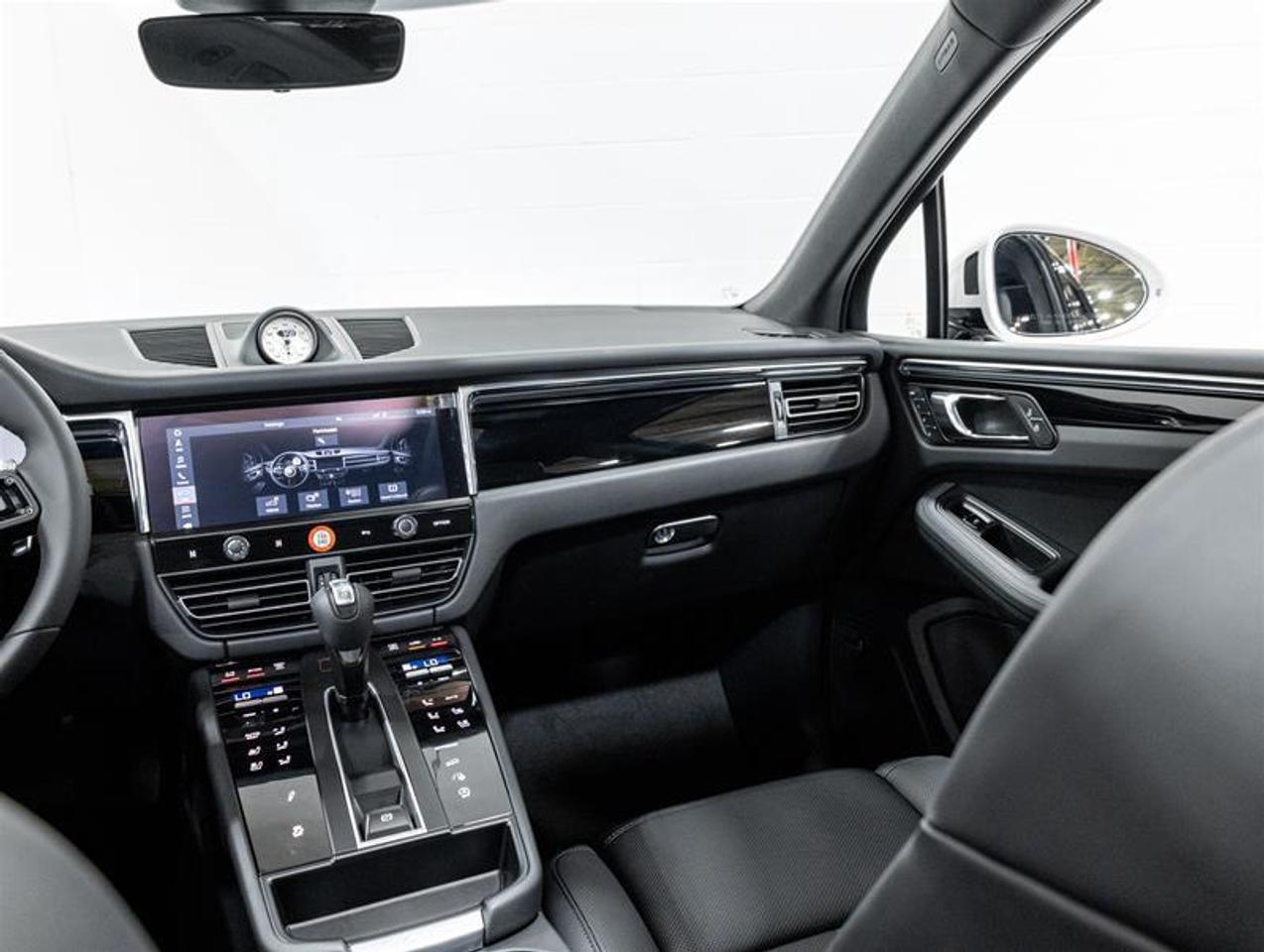 2026 Porsche Macan  Photo