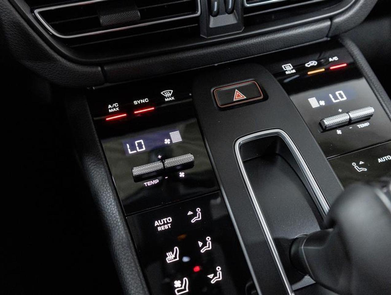 2026 Porsche Macan  Photo