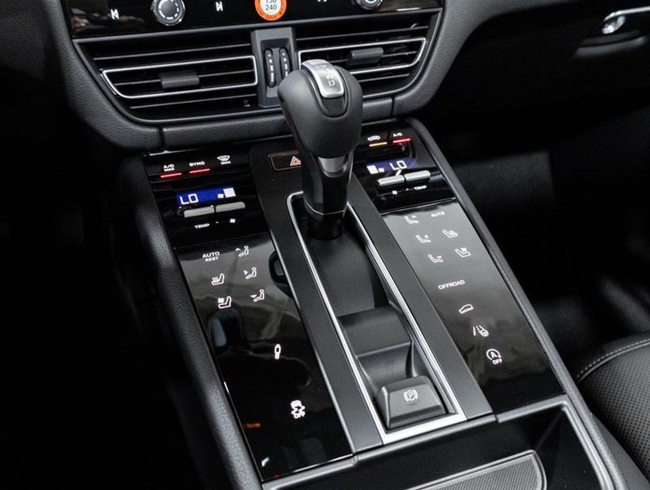 2026 Porsche Macan  Photo