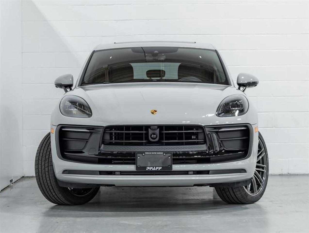 2026 Porsche Macan  Photo
