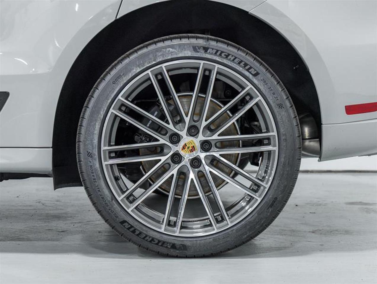 2026 Porsche Macan  Photo
