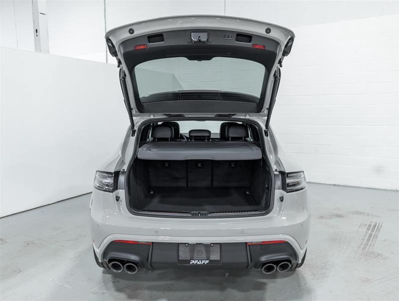 2026 Porsche Macan  Photo