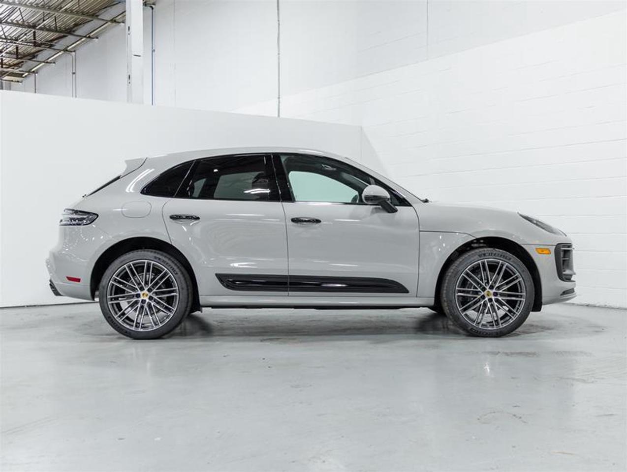 2026 Porsche Macan  Photo