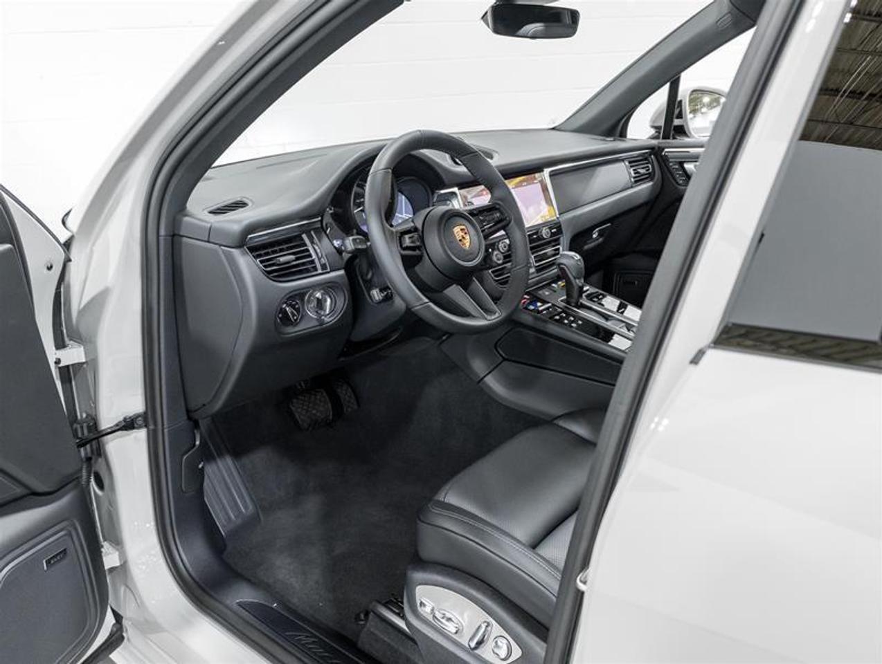 2026 Porsche Macan  Photo