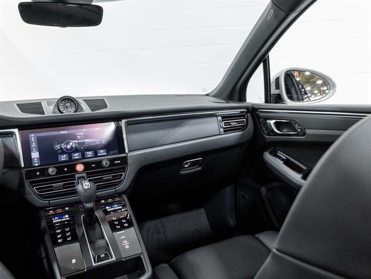 2026 Porsche Macan  Photo