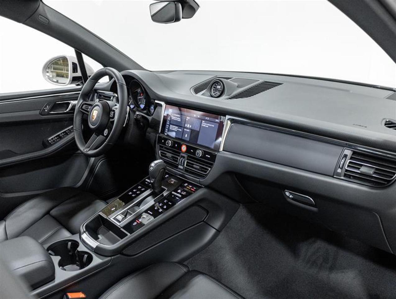2026 Porsche Macan  Photo