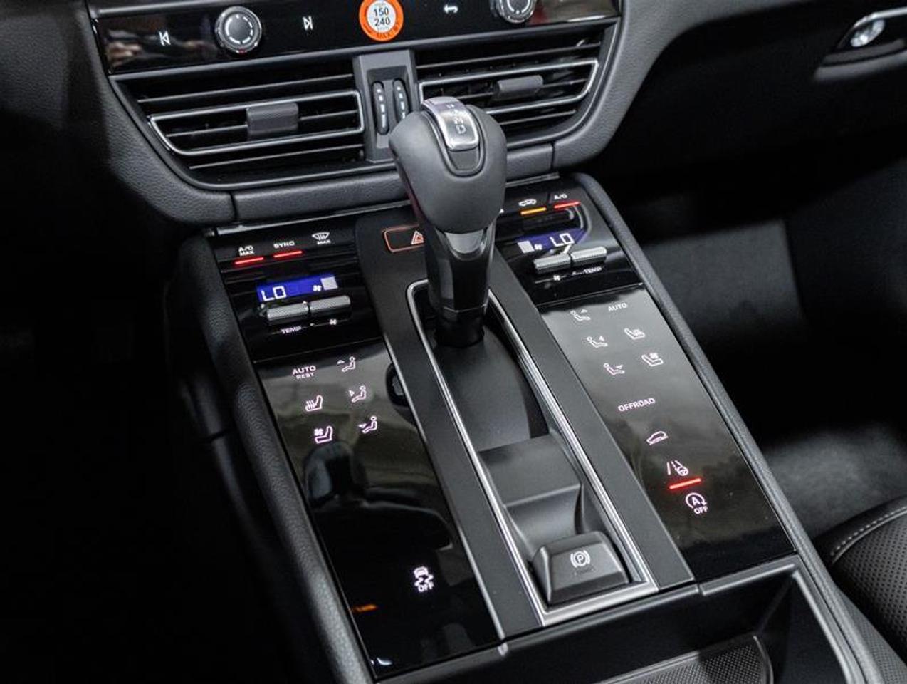 2026 Porsche Macan  Photo