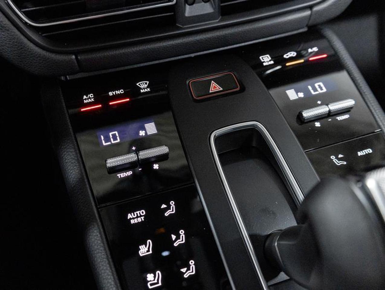 2026 Porsche Macan  Photo