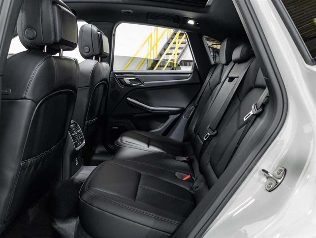 2026 Porsche Macan  Photo