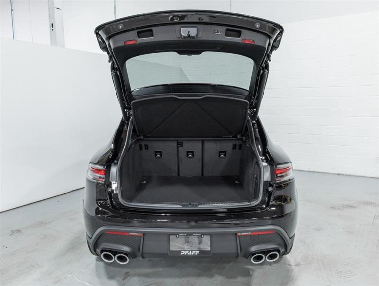2026 Porsche Macan  Photo