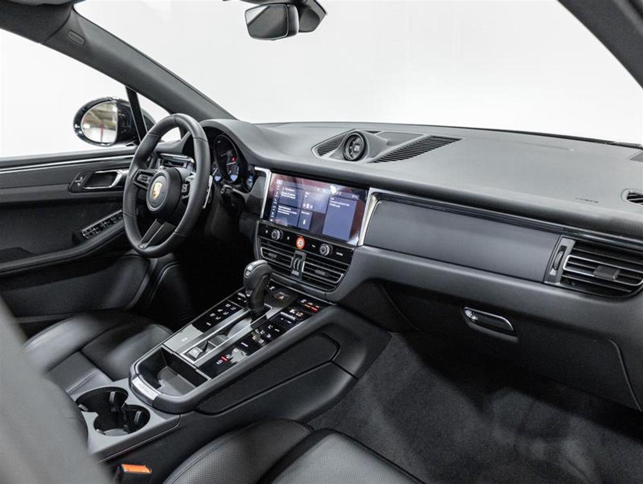2026 Porsche Macan  Photo